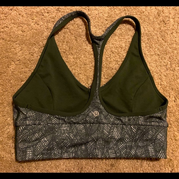 Size 4 lululemon sports bra - Picture 2 of 3